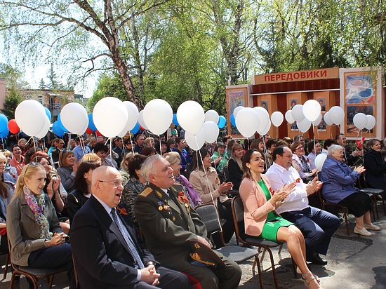  В АО «Омскэлектро» поздравили с Днем Победы своих ветеранов 