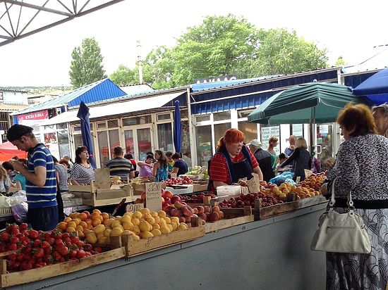 Цены на рынках Феодосии: почем фрукты и овощи для туристов