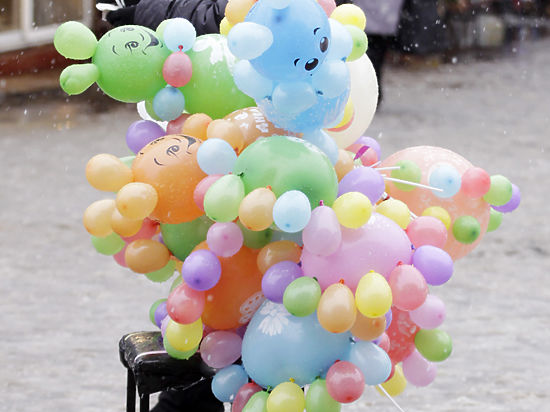 Пародист героев мультфильмов попал в больницу с аллергией на воздушные шарики