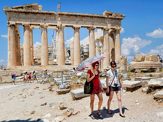 Греция планирует удлинить туристический сезон для россиян