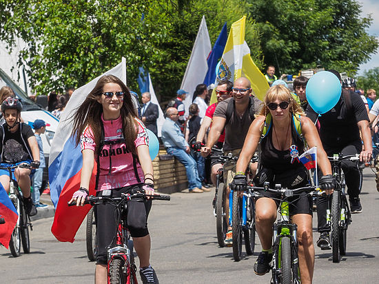 Более 5 тысяч человек пришли в праздник на митинг в Ставрополе
