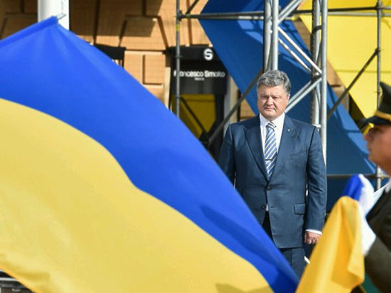 Порошенко: поднять флаг в Крыму и Донбассе будет чрезвычайно сложно