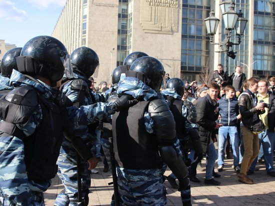 Полиция: на акцию оппозиции в Москве вышло 8 тыс человек