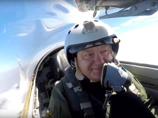 Видео из кабины показало состояние Порошенко при полете на истребителе