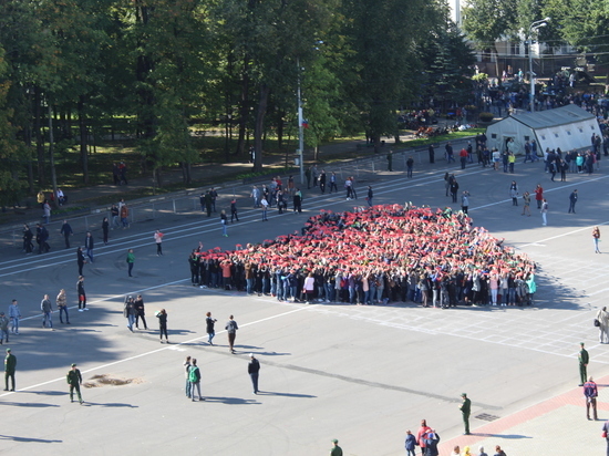 В площади Ленина состоялся молодежный флешмоб 