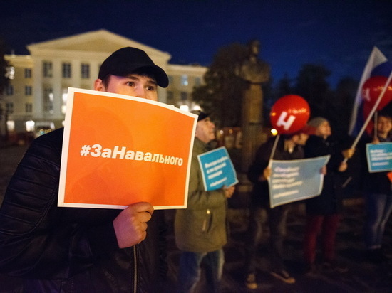 Дело было вечером: казанские сторонники Алексея Навального вышли в пикет