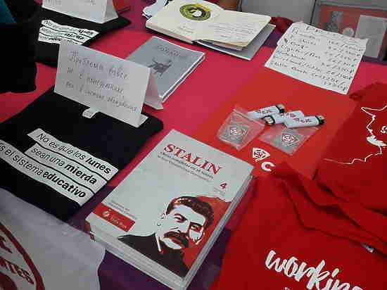 На Фестивале молодежи в Сочи продают сочинения Сталина
