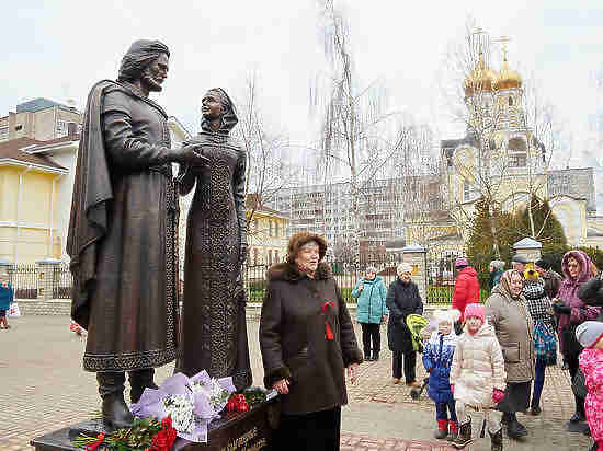 Памятник Петру и Февронье Муромским открыли в Обнинске. Фото