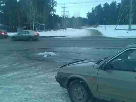 В Барнауле затопило водой участок дороги Змеиногорского тракта