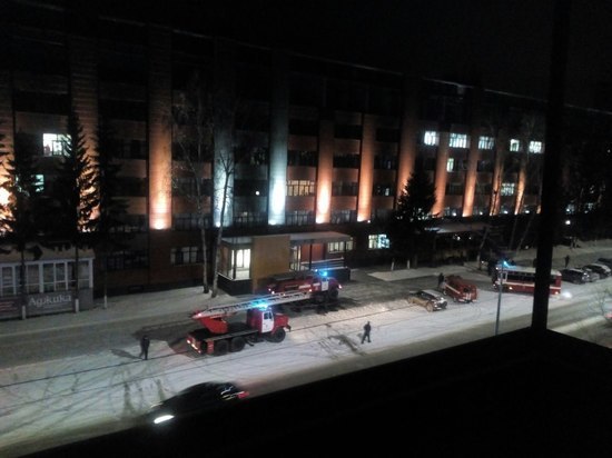 В МЧС прояснили ситуацию с пожаром в офисном здании в Барнауле