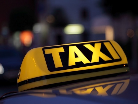 В Липецке двое липчан напали на таксиста с ножом