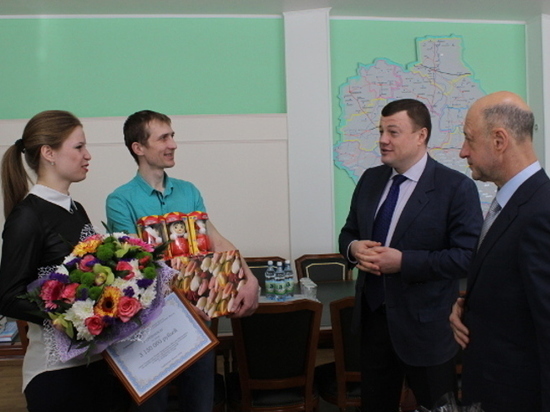 Семья из Тамбова, где родилась тройня, получила сертификат на 3 млн рублей на покупку жилья