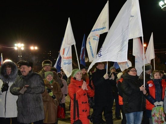 Воссоединение России с Крымом в Костроме отметили митингом-концертом и салютом