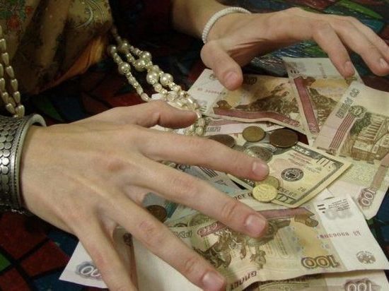 В Калмыкии студентка пыталась снять порчу, а в итоге потеряла 54 тысячи рублей 