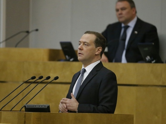 Медведев провально выступил в Госдуме