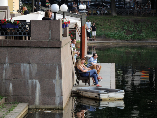 После очередного исчезновения «булгаковский» знак на Патриарших прудах признали скульптурой