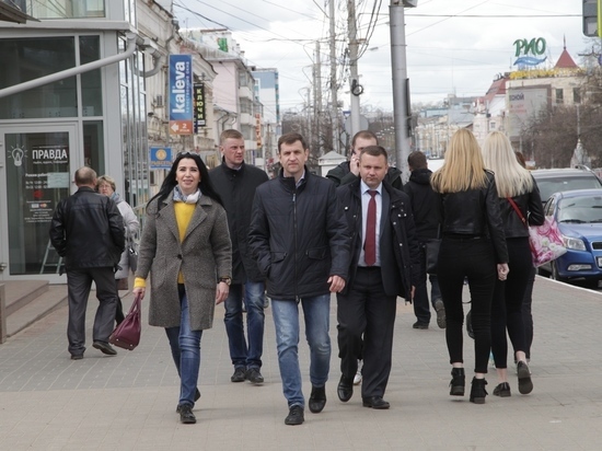 Градоначальник Калуги инспектирует город пешком 