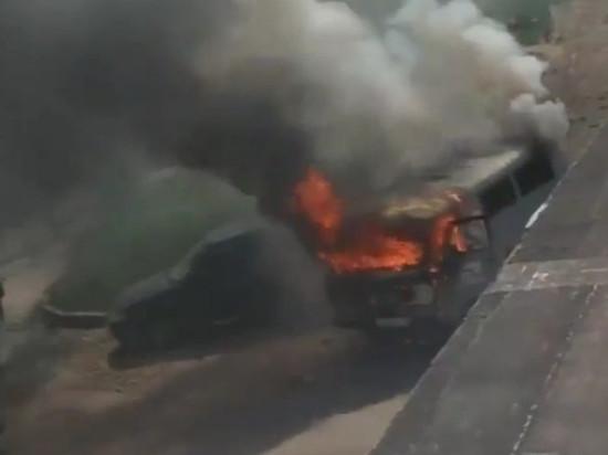 На западе Тамбова дотла сгорел автомобиль УАЗ