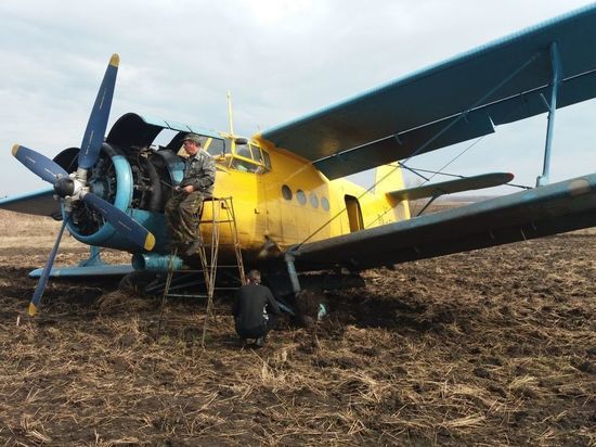 В Татарстане пилот смог потушить горящий двигатель самолета