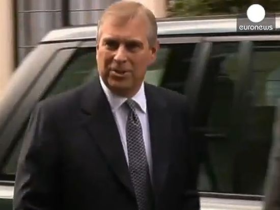 Секс-скандал в Букингемском дворце: принца Эндрю обвиняют в связи с несовершеннолетней американкой