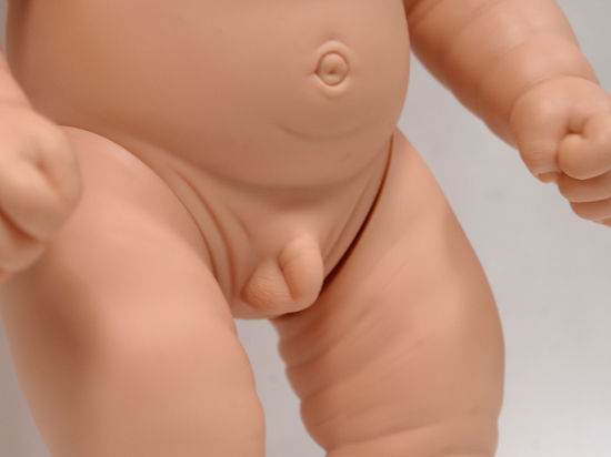 Осторожно — сексуальная игрушка! В детских садах хотят запретить кукол с половыми органами