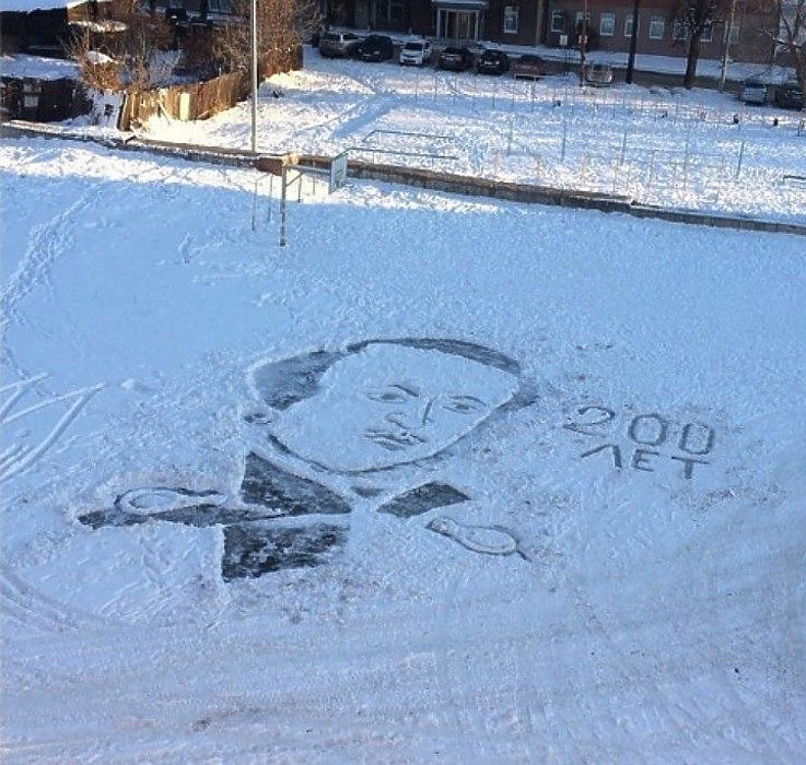 Дворник рисует потрясающие картины метлой на снегу