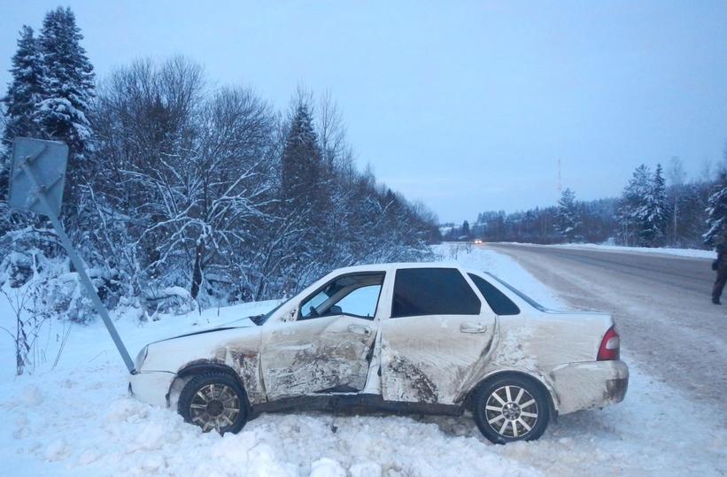 Приора на трассе авария зима