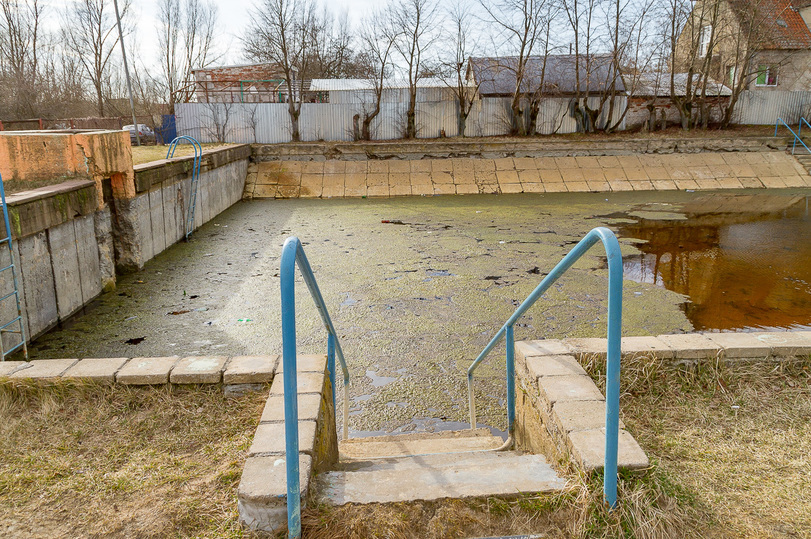 Славск бассейн с минеральной водой закрыли