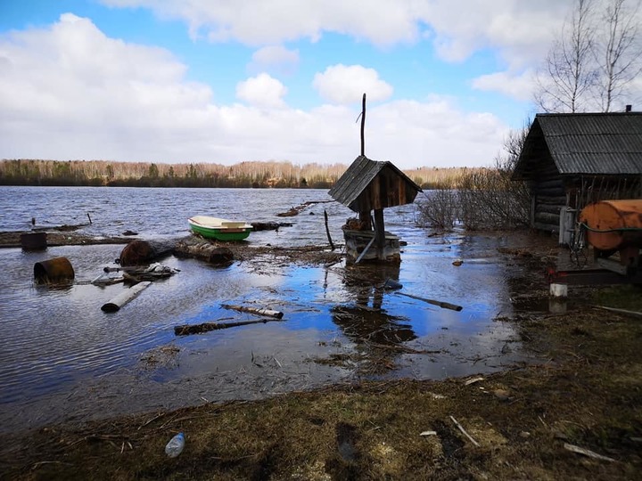 Деревня ветров. Учма Ярославская область лодки. Деревня Учма под Угличем. Зона подтопления в Мышкинском районе. Сопелки деревня Ярославский район подтопление.