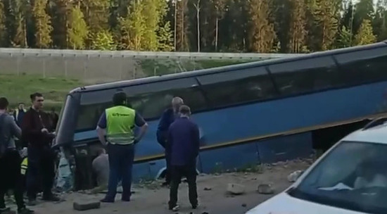 Кадры подмосковья. Авария в Подмосковье с автобусом сегодня. Авария в Дмитровском районе.