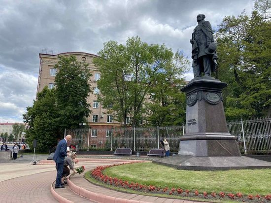 Памятник тютчеву брянск фото Брянская область - главные новости и последние события - страница 523