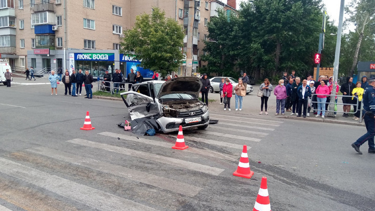 В Ленинском районе Челябинска из-за коммунальной аварии ограничили движение