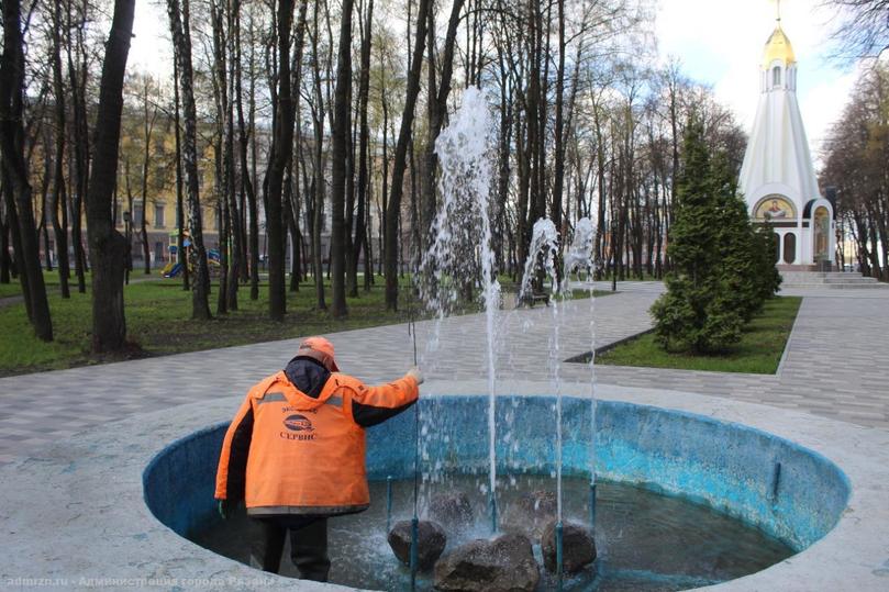 Создатель фонтана на театральной площади. Фонтан на Московском Рязань. Фонтан на Театралке Рязань. Фонтан на победе Рязань. Фонтан на площади Победы Рязань.