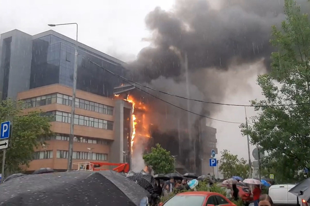 Пожар в здании известия. БЦ Сетунь пожар. Пожар в БЦ Сетунь Плаза. Пожар в бизнес-центре "Гранд Сетунь Плаза". Пожар бизнес центр Кунцево.