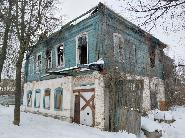 Дом с пастернаком на крыше