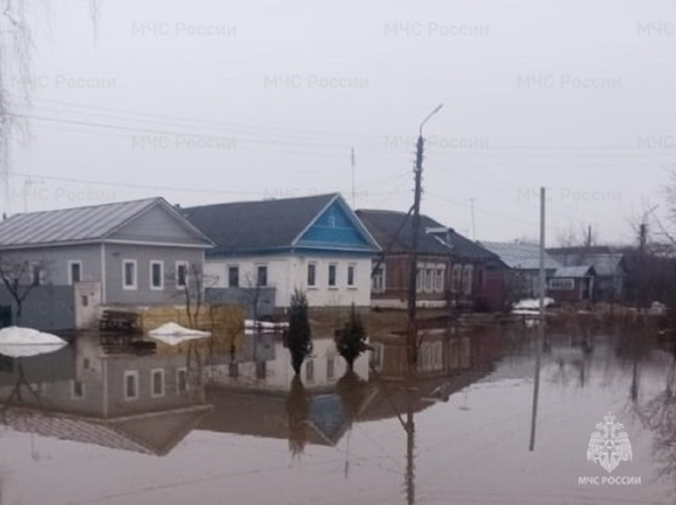 Уровень воды в реке угра. Калуга Полотняный завод подтопления. Наводнение в Калужской области. Затопило завод. Подтопление.