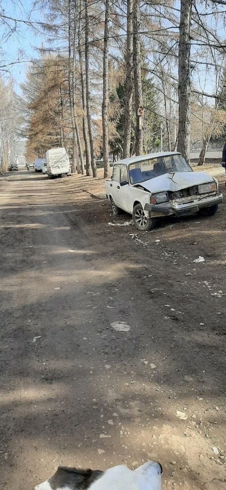 Тротуар или автобан: кемеровчане жалуются на оживлённое движение и парковку  в пешеходной зоне - МК Кузбасс