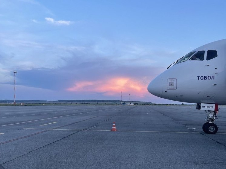 Рейс адлер астрахань. Самолет пассажирский Омск. Посадка самолета в Омске. Самолет Сочи. Самолет Ульяновск.