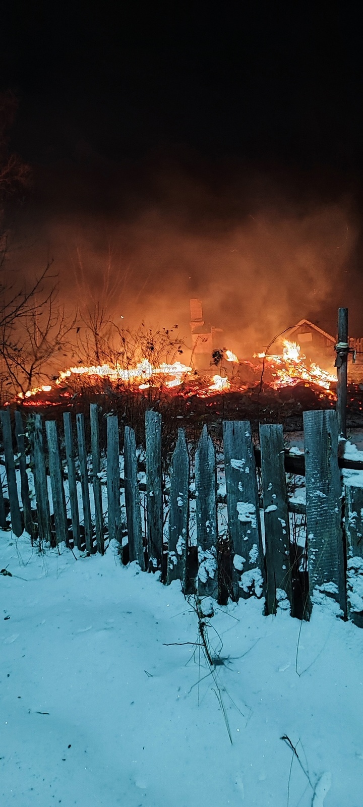 Один человек сгорел на пожаре в частном доме в Карелии - МК Карелия