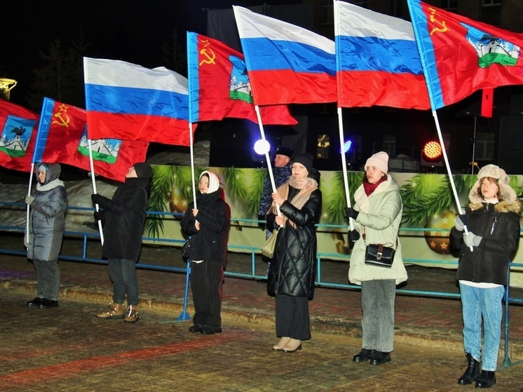 Выступление шамана на красной площади день флага