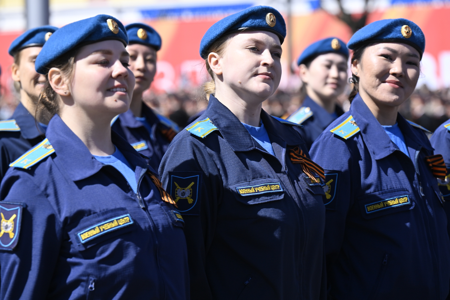 Дети на танках и красавицы в погонах: в Красноярске прошел парад Победы 2024