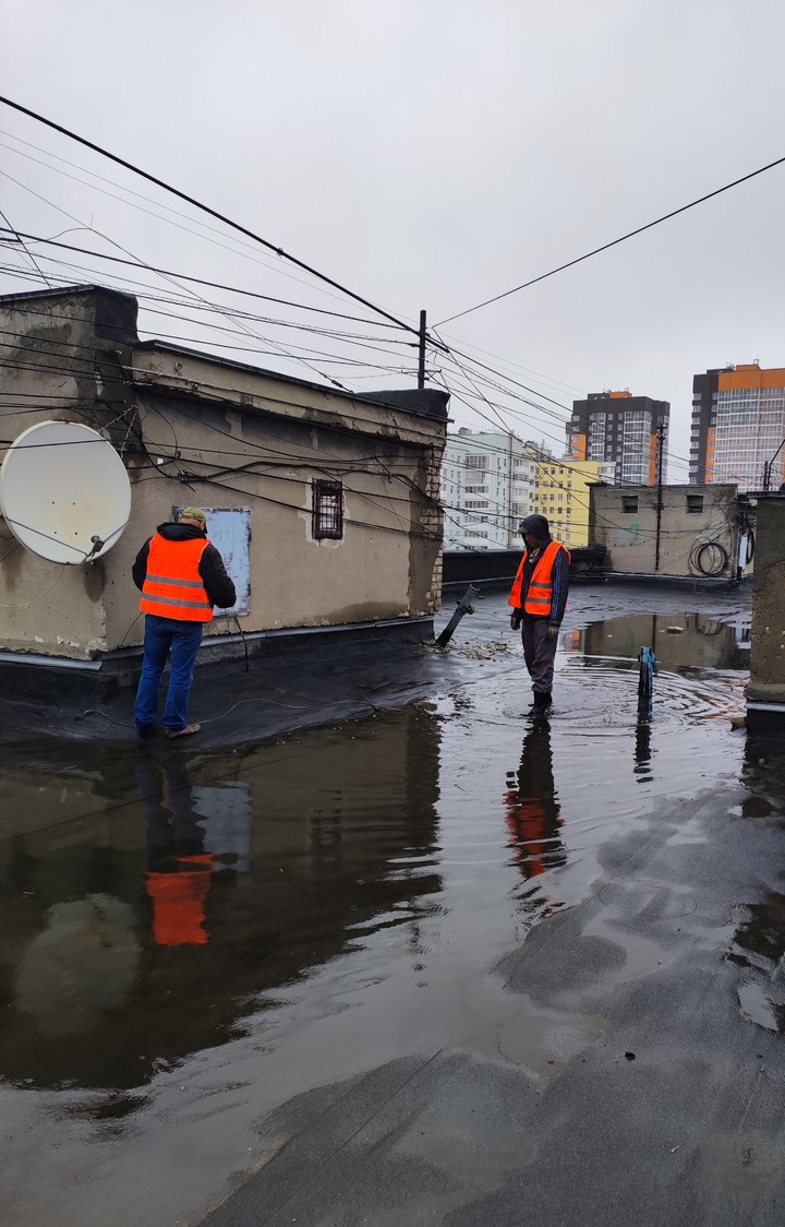 ДУКи 5 районов Нижнего Новгорода провели техосмотр и очистку кровель - МК  Нижний Новгород